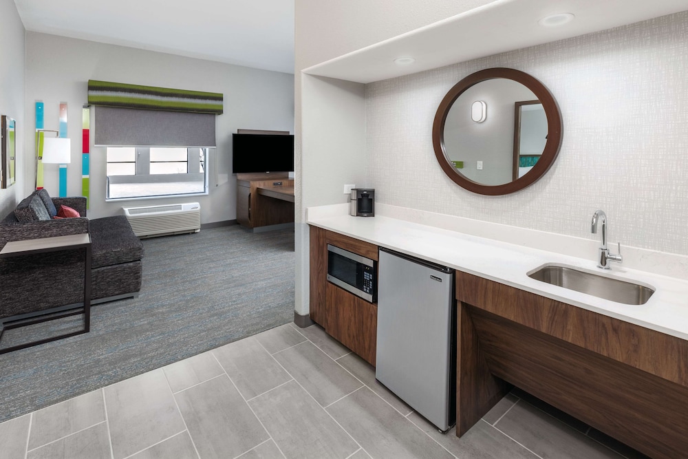 Hampton Inn & Suites Dallas I 30 Cockrell Hill - photo 13
