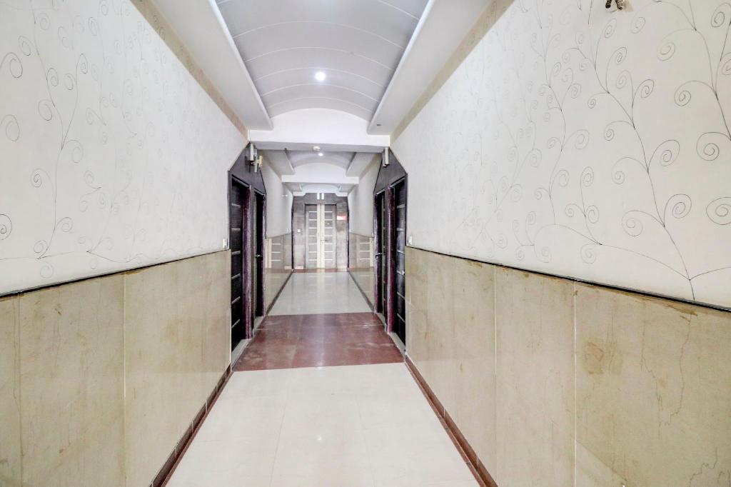 Capital O74359 Hotel Mukut Mahal in Meerut, India