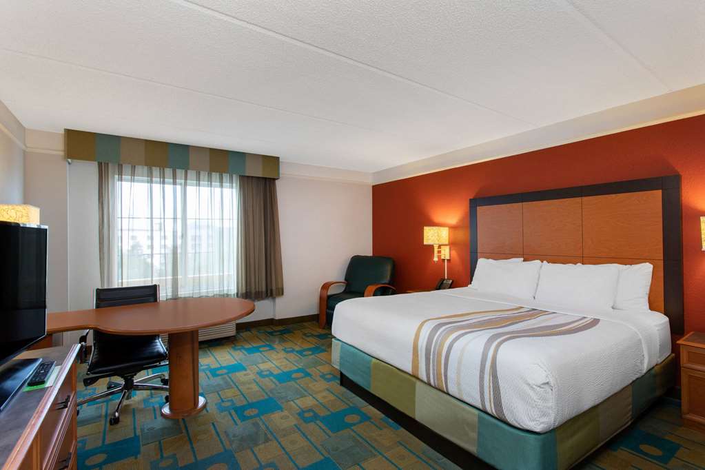 La Quinta Inn & Suites by Wyndham Jacksonville Butler Blvd - photo 15