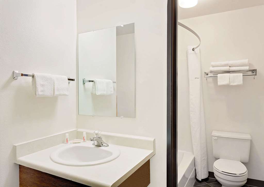 Super 8 by Wyndham Belgrade Bozeman Airport - photo 16