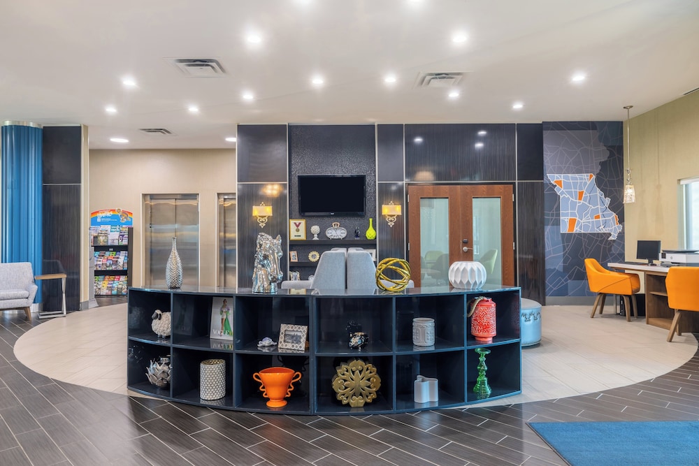 Holiday Inn Express and Suites Kansas City Airport by IHG - photo 61