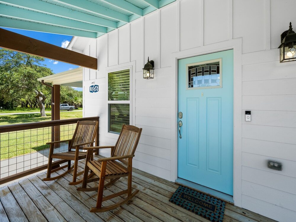 Five Oaks Cottage by Miss Kitty s — 4-Star Luxury Hotel in Rockport, United States