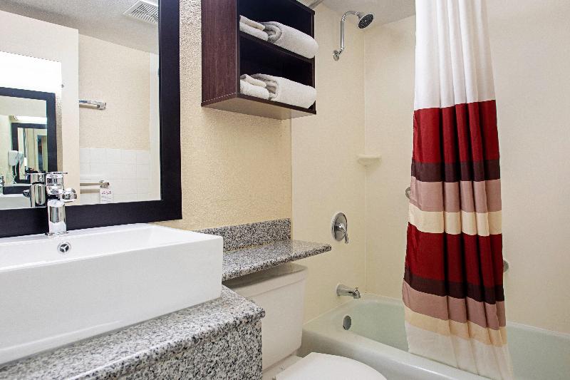 Red Roof Inn Wichita East - photo 86