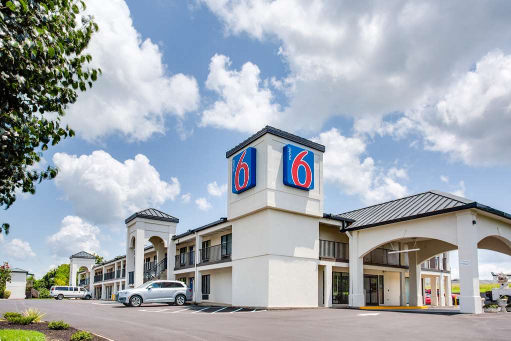 Motel 6 White House TN - featured photo