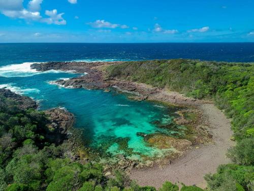 Coastal Delight In Shellcove — hotel near Shellharbour Airport
