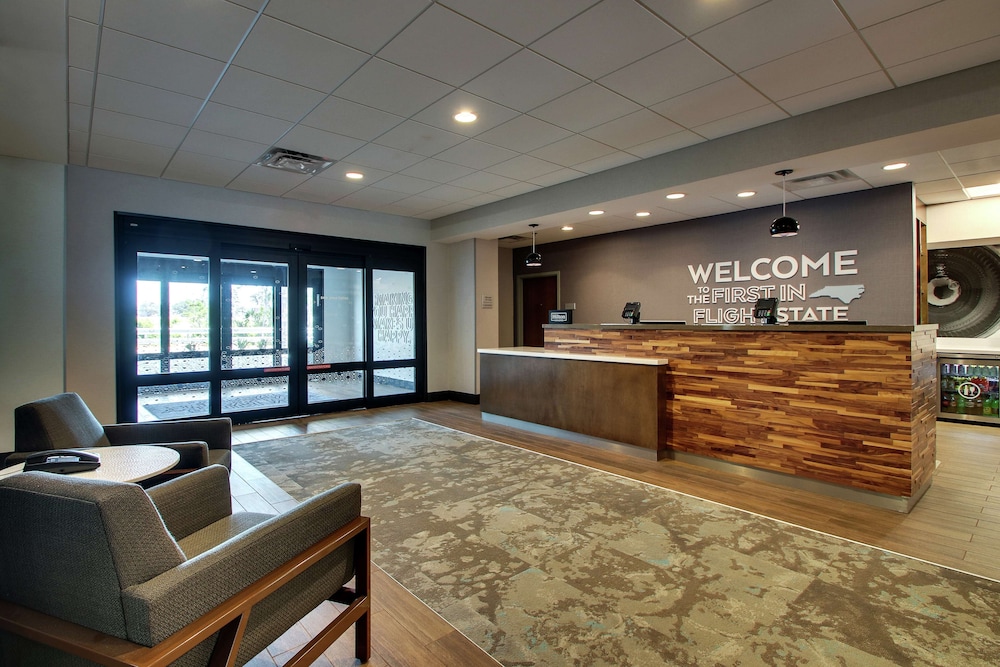 Hampton Inn & Suites Southport - photo 9