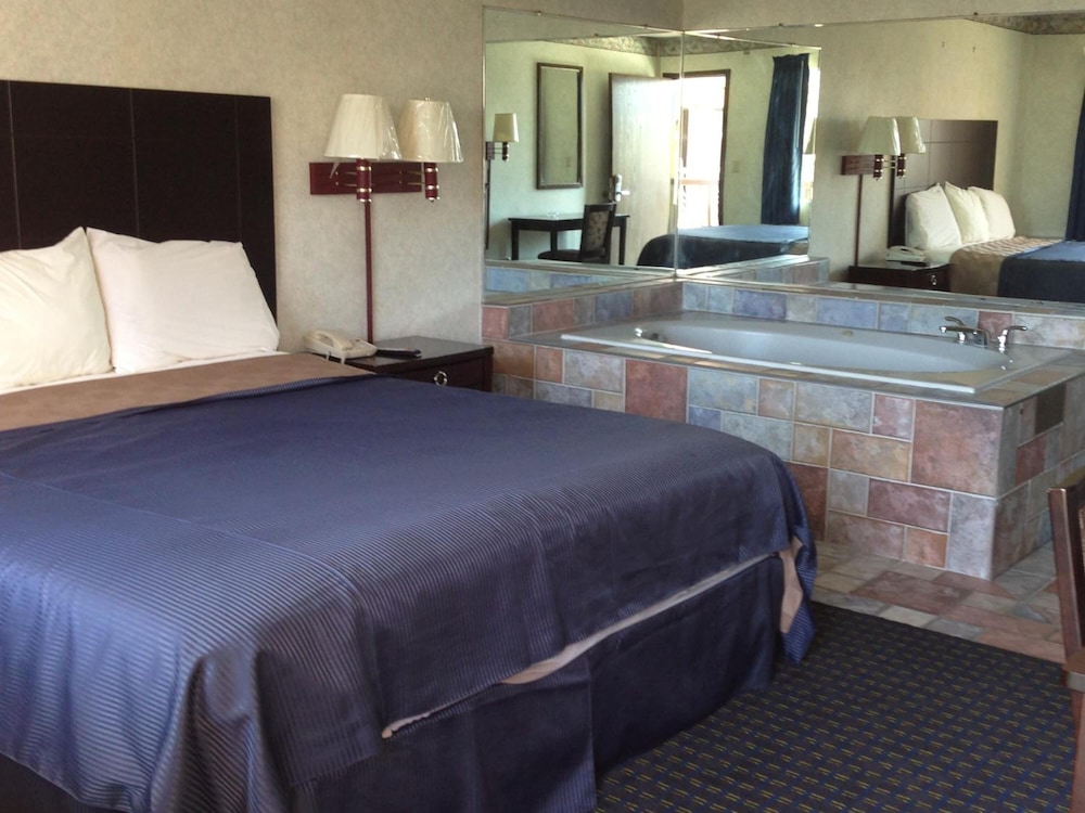 Del Amo Inn - photo 15