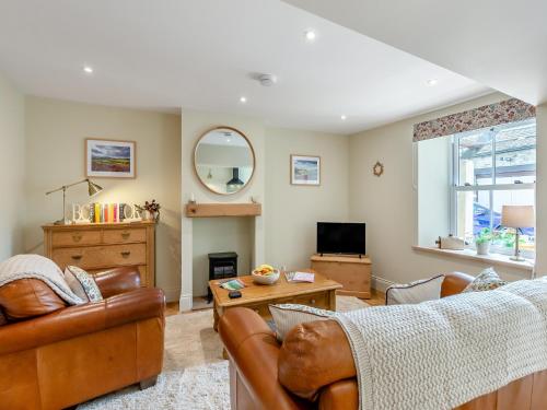 Courtyard Cottage — 5-Star Luxury Hotel in None, United Kingdom