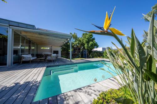 Luxurious villa with the best facilities at the foot of the Constantia Valley
