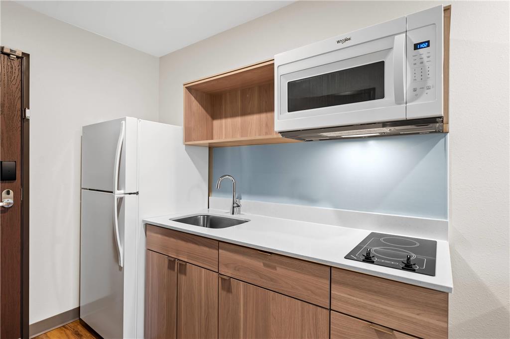 WoodSpring Suites Richmond Airport - photo 16