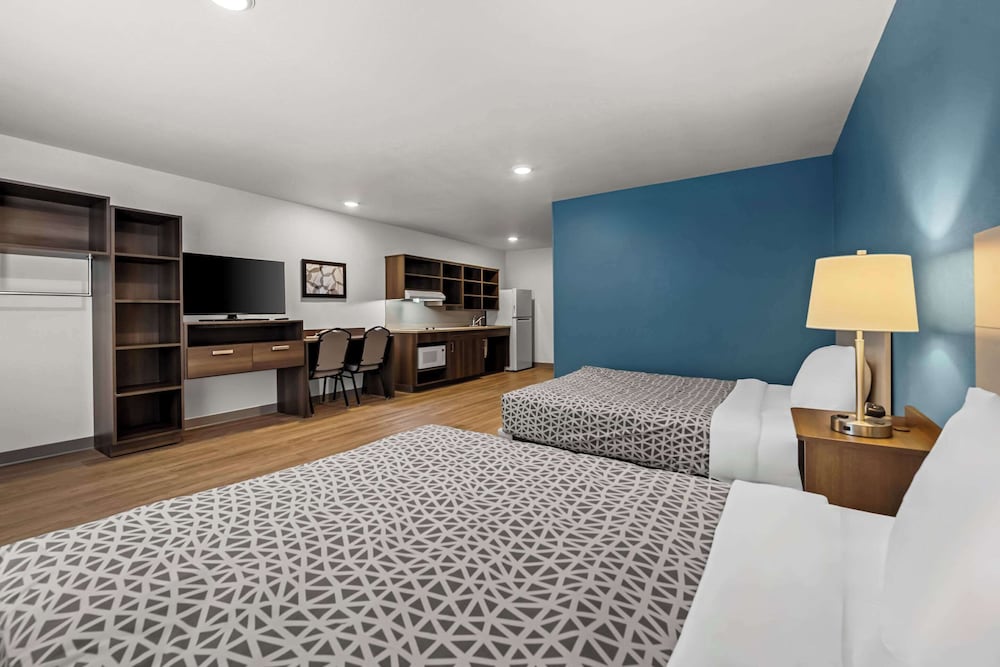 WoodSpring Suites Loves Park Rockford - photo 22
