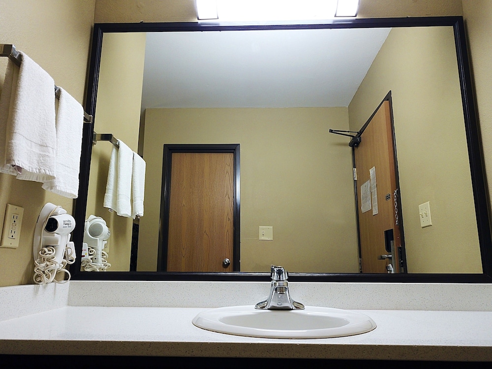Super 8 by Wyndham Chanute - photo 10