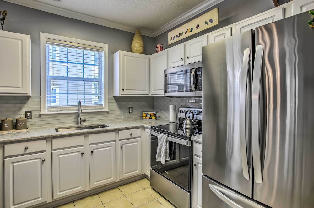 Golf Resort Condo w Pool in North Myrtle Beach - photo 5