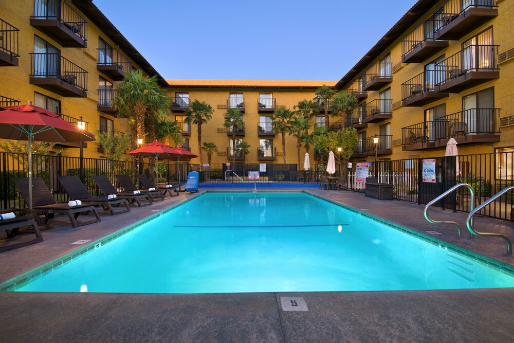 Oxnard Inn Lancaster - photo 33