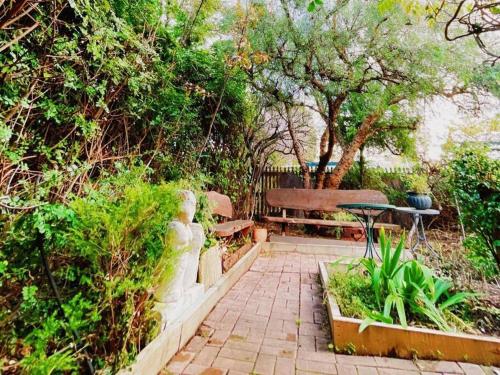 Incredible Waterview 4 Bedroom Hobart Waterside Cottage — 4-Star Luxury Hotel in Sandy Bay, Australia