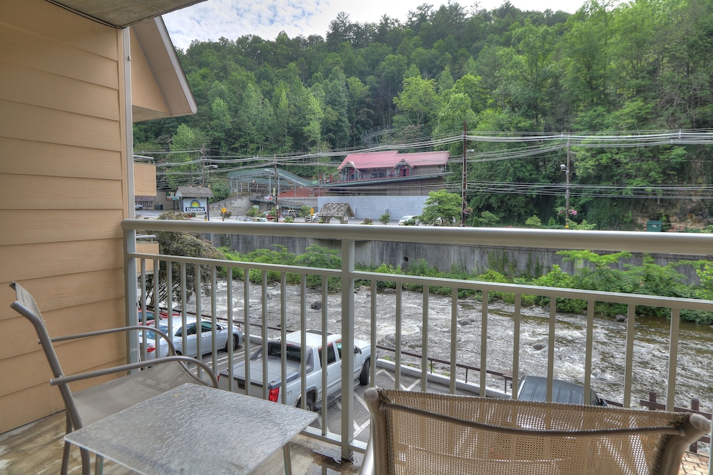 Gatlinburg River Inn - photo 59