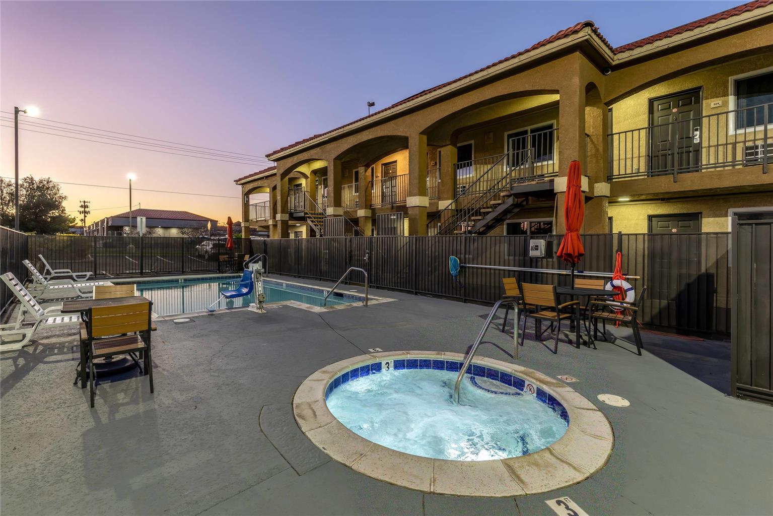 Quality Inn & Suites - photo 5