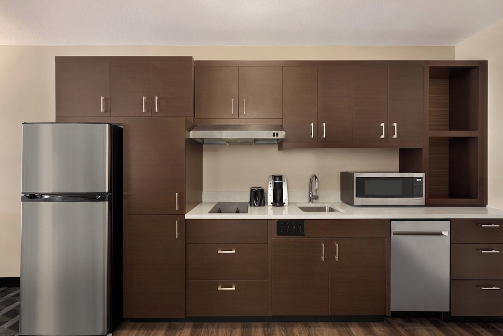 TownePlace Suites by Marriott Cedar Rapids Marion - photo 18
