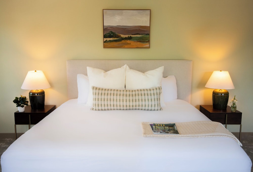 The Pathmaker Hotel - photo 8
