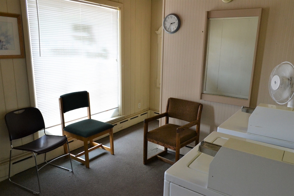 Innkeeper Motel - photo 64