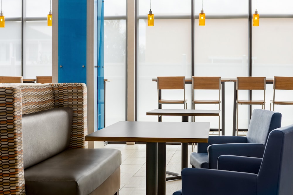 Holiday Inn Express Hotel & Suites Waycross by IHG - photo 41