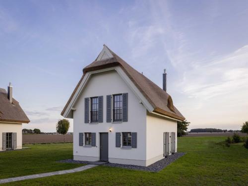 Reetland am Meer Luxus Reetdachvilla mit 3 Schlafzimmern Sauna und Kamin E17 in Dranske, Germany