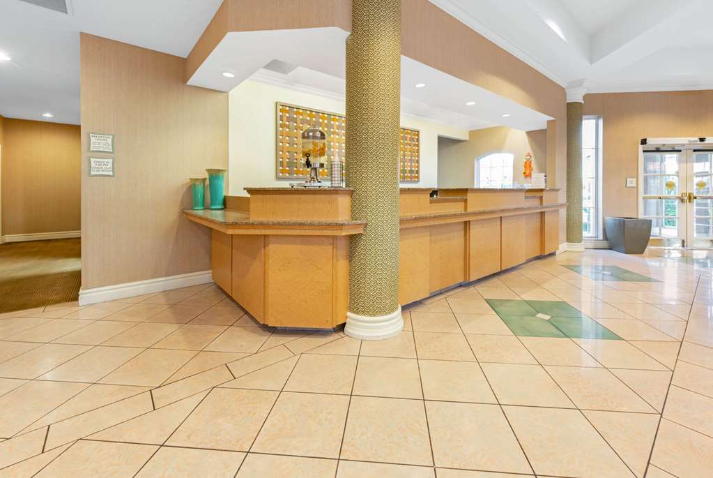 La Quinta Inn & Suites by Wyndham USF - photo 9