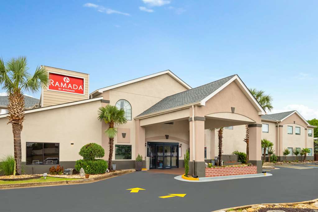 Ramada by Wyndham Locust Grove - carbon neutral hotel in Locust Grove