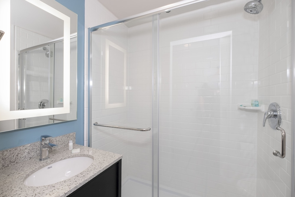Hotel Saint Clair Magnificent Mile - photo 21