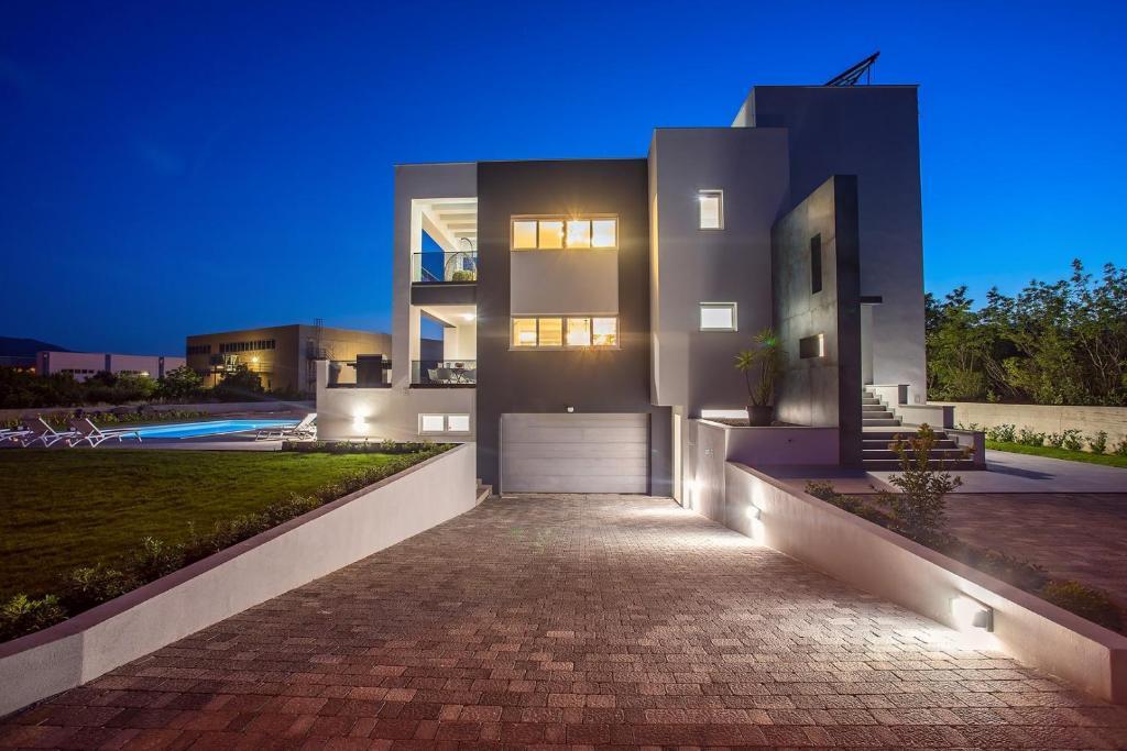 Villa Marijeta exclusive 5 star villa with 50sqm private pool 6 bedrooms and playroom — 5-Star Luxury Hotel in Split, Croatia
