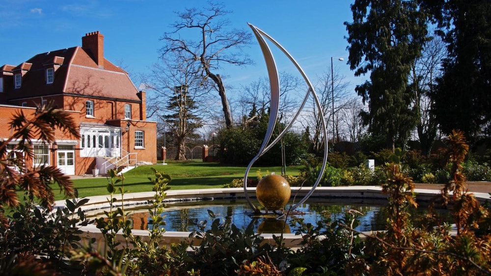 The Pinewood Hotel — Slough