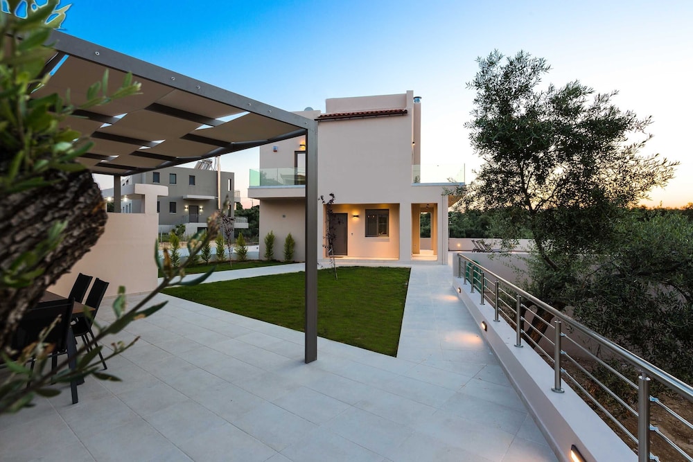 Villa Estel — 4-Star Luxury Hotel in Chania, Greece