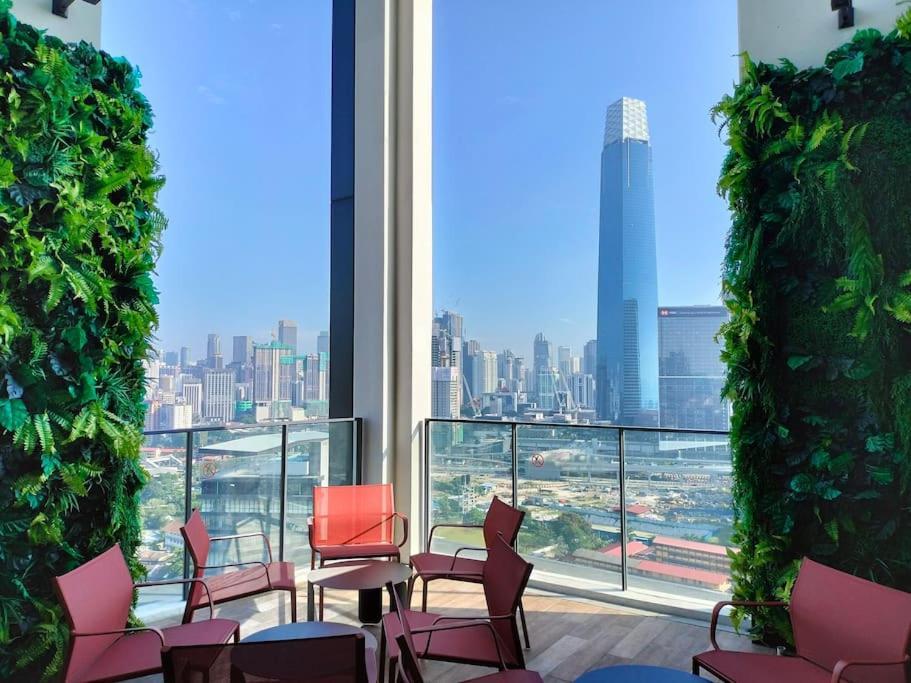 Continew 1BR High TRX Mall King Bed 100Mbps Wi Fi — 4-Star Luxury Hotel in Kuala Lumpur, Malaysia