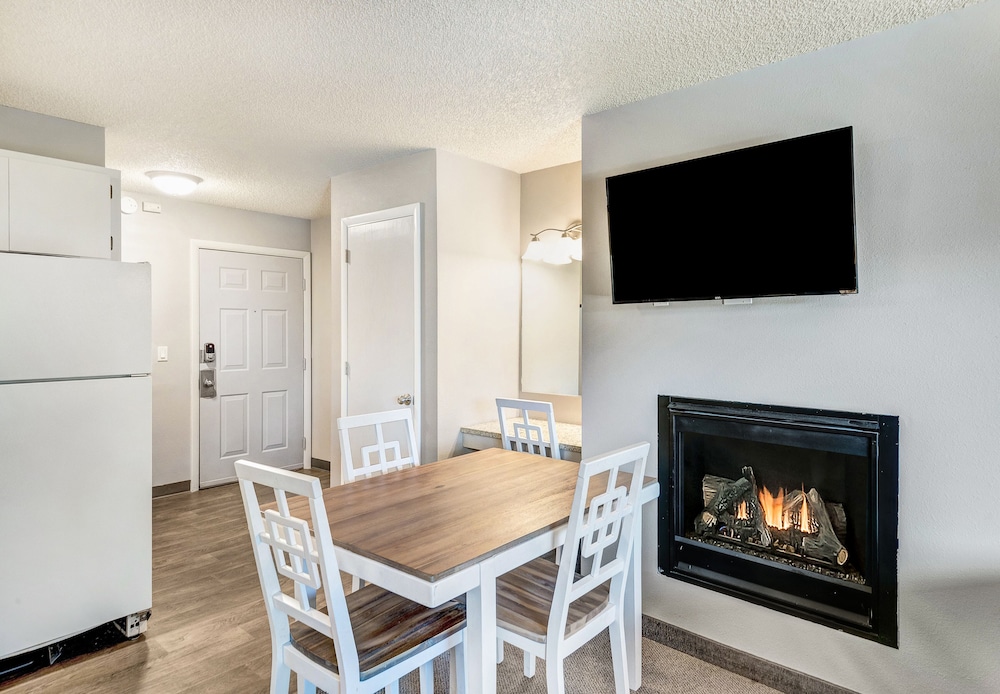 Bend Riverside Inn & Suites - photo 61