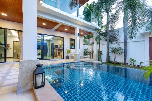 The Rooftop by Jetta - carbon neutral hotel in Phuket