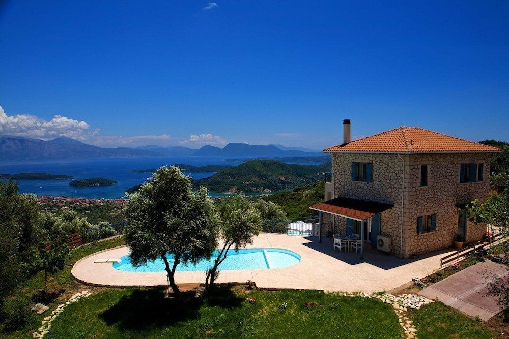 Violitzis Villas — 4-Star Luxury Hotel in Lefkada, Greece