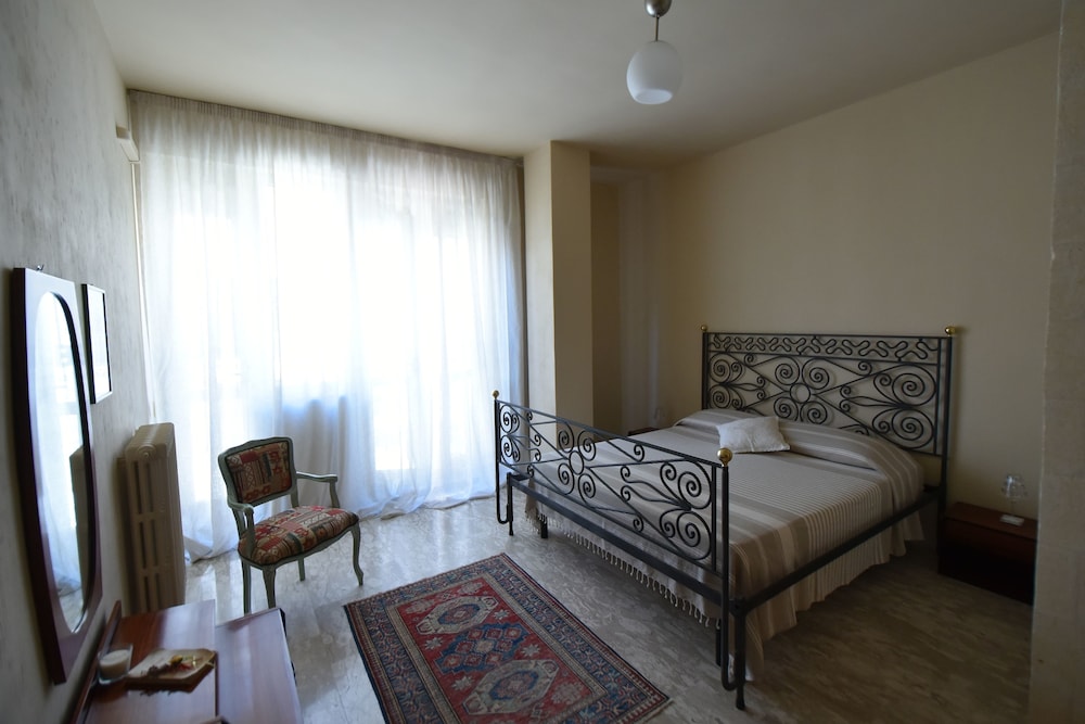 B And B Lo Straniero — Matera
