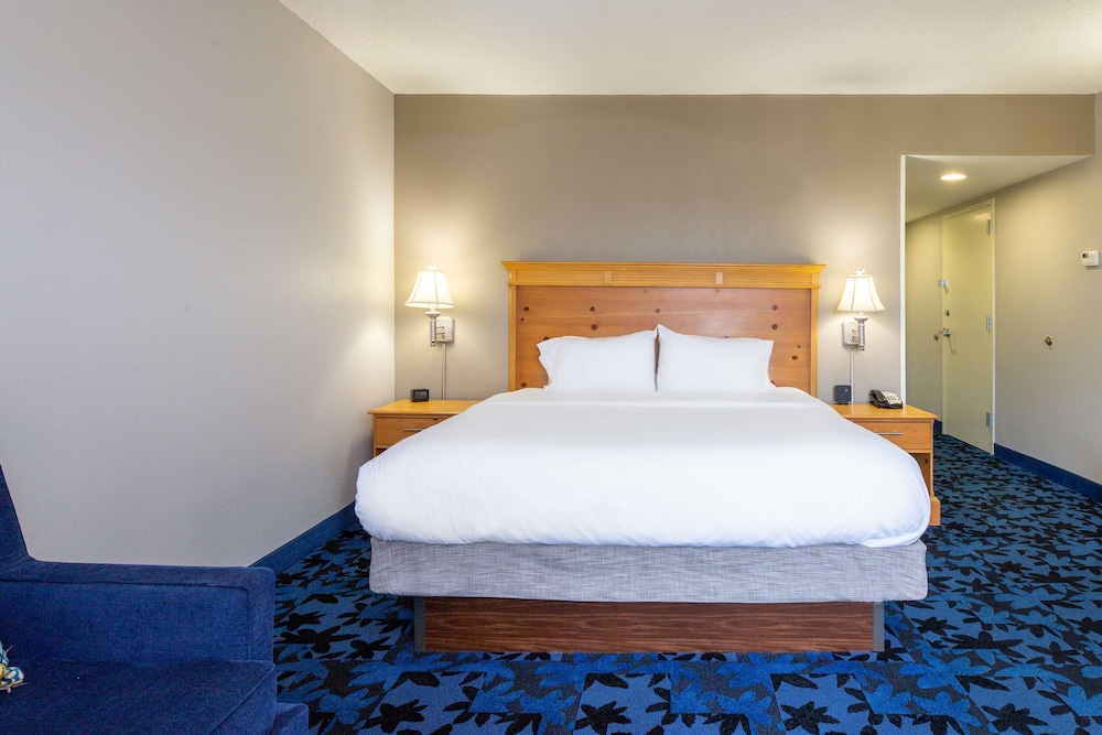 Hampton Inn & Suites Jacksonville Deerwood Park - photo 18