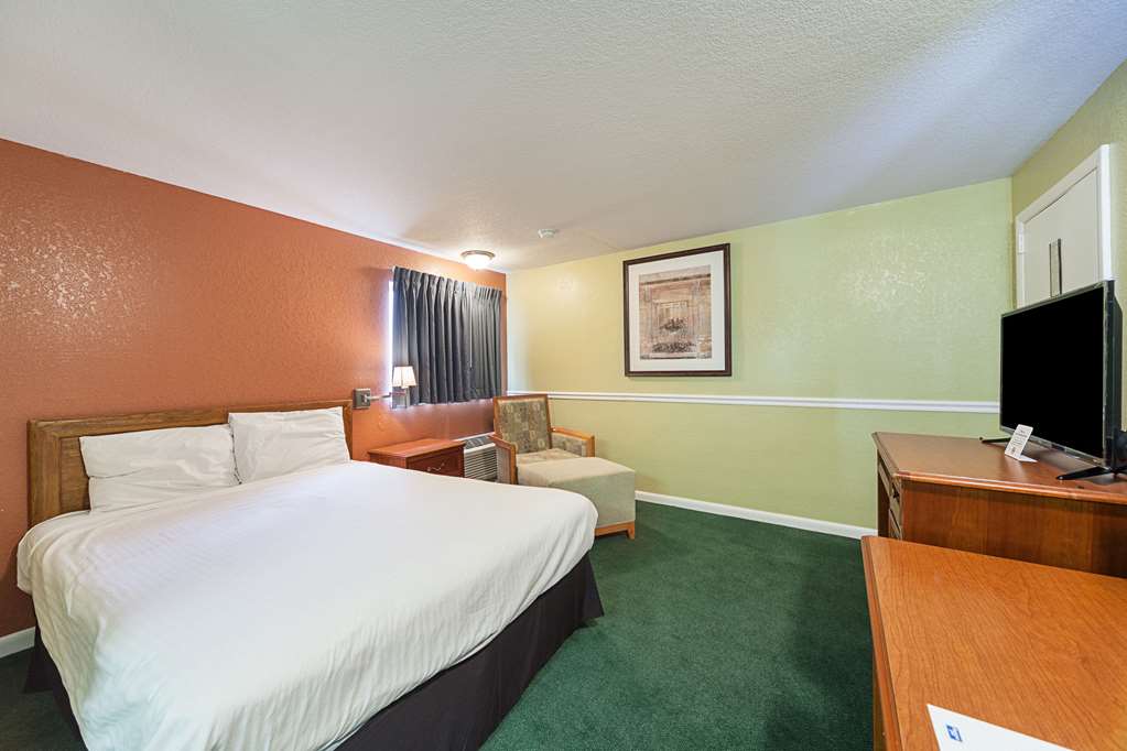 Rodeway Inn Wauseon - photo 23