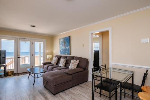 Absolute Beach by Oak Island Accommodations - photo 38