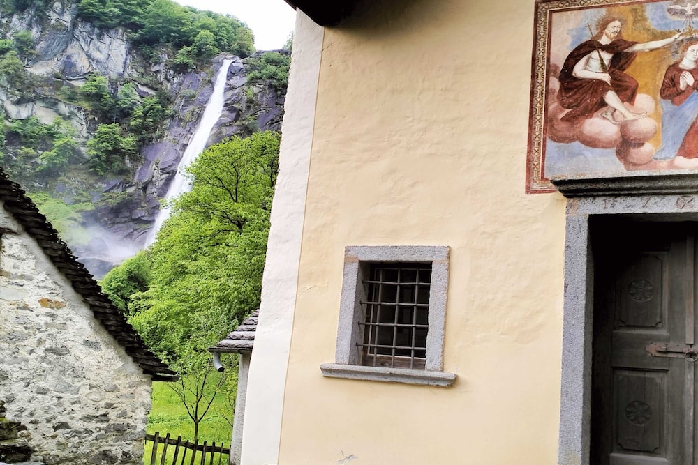 Serenata Room 2 in Gordola, Switzerland
