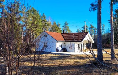 Nice Home In Berg I Østfold — 4-Star Luxury Hotel in Dale, Norway