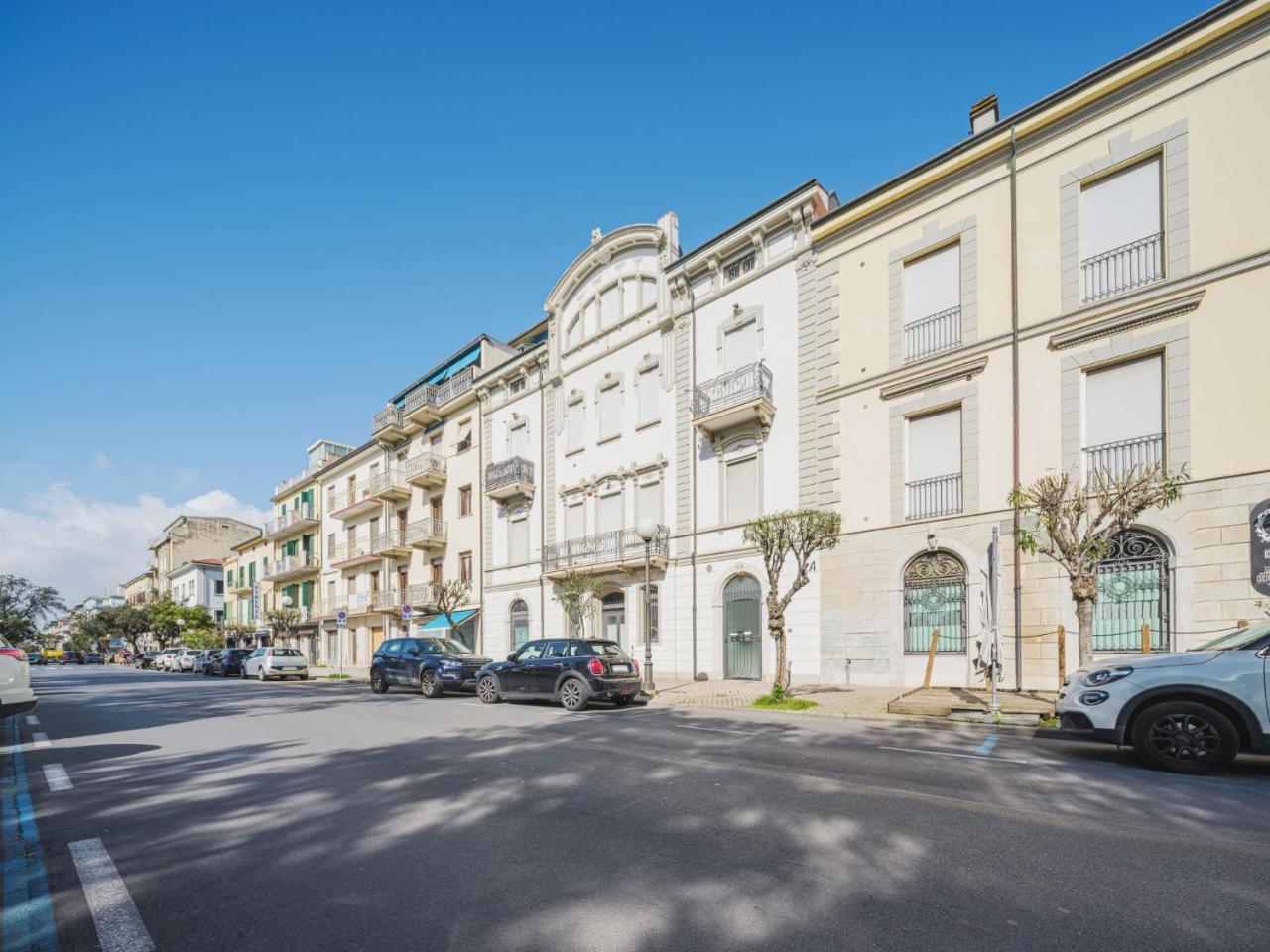 Apartment Appartamento Amedeo by Interhome — 4-Star Luxury Hotel in Viareggio, Italy