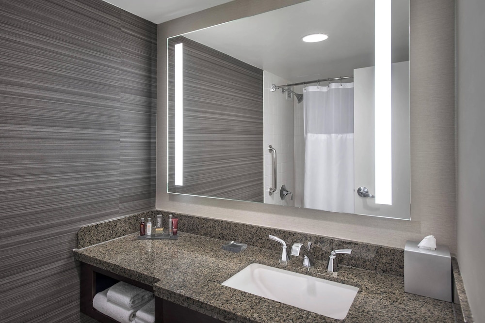 Newark Liberty International Airport Marriott - photo 18