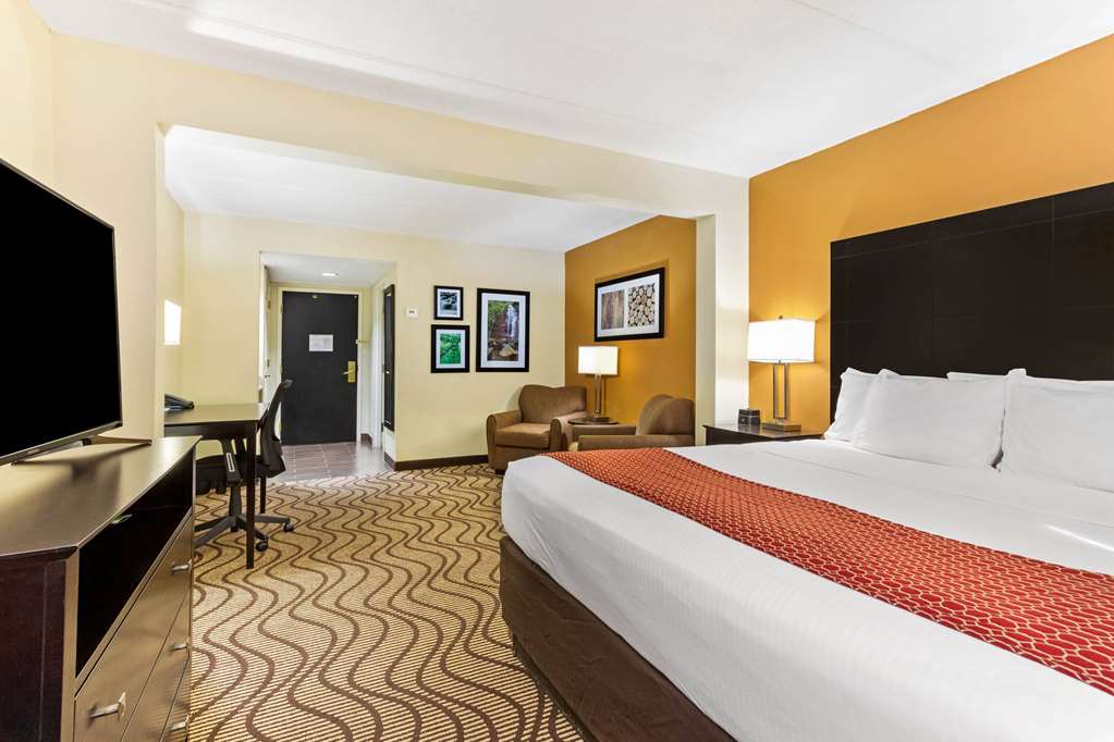 La Quinta Inn & Suites by Wyndham Tampa North I 75 - photo 18