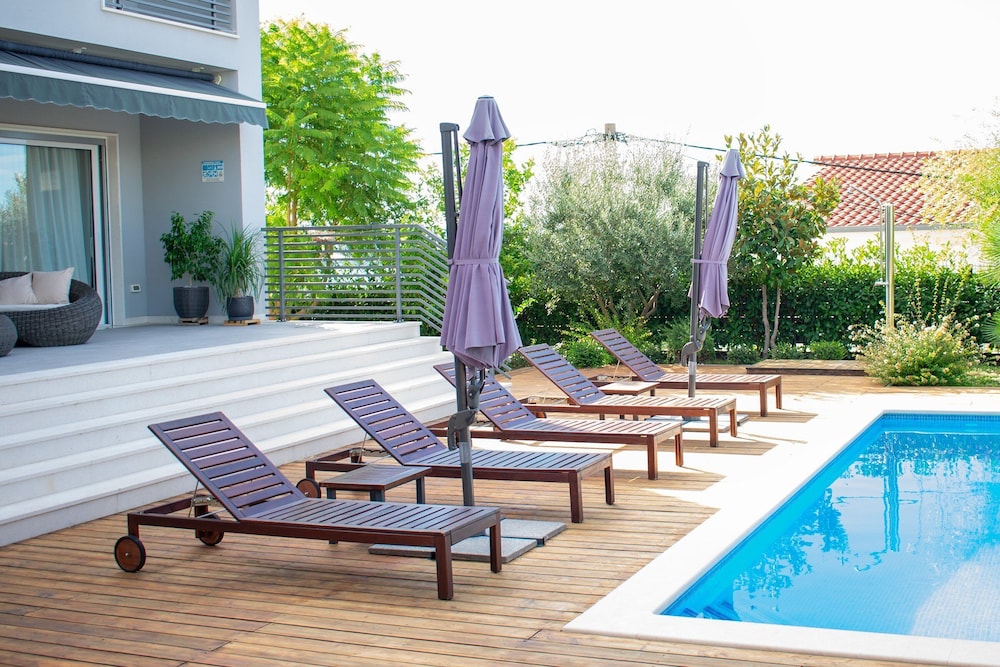 Villa Grey — 4-Star Luxury Hotel in Kastel Stari, Croatia