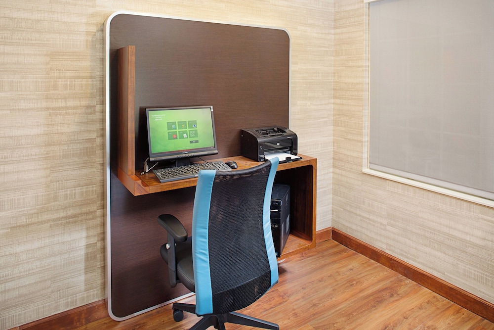 TownePlace Suites by Marriott Manchester - photo 30