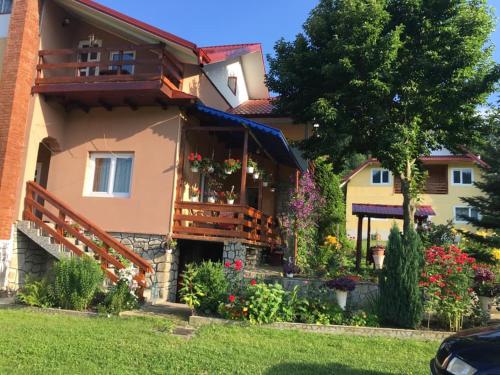 Complex de pensiuni si casute Lac Bistricioara — hotel in Ceahlau