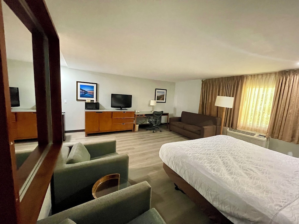 Portside Inn & Suites - photo 19