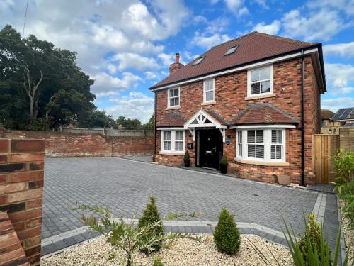 New Ivy Cottage Wonderful Beaches and Golf Courses Pass the Keys — 4-Star Luxury Hotel in New Romney, United Kingdom